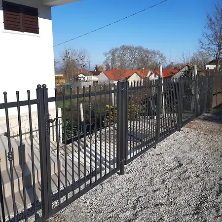 Balatonberenyi Vendeghaz منزل للإقامة *