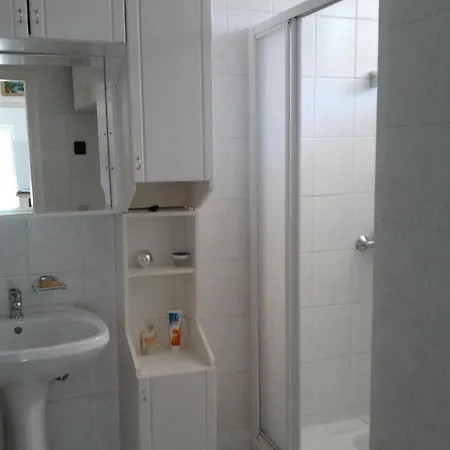 Balatonberenyi Vendeghaz * Balatonberény